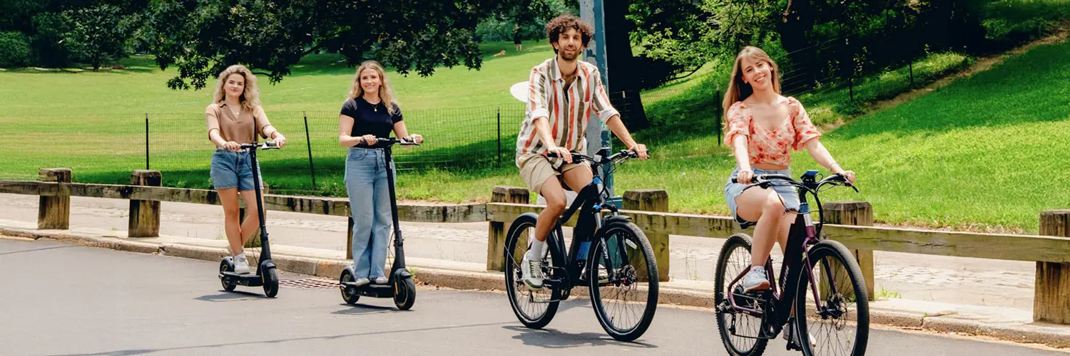 Summer bike couple